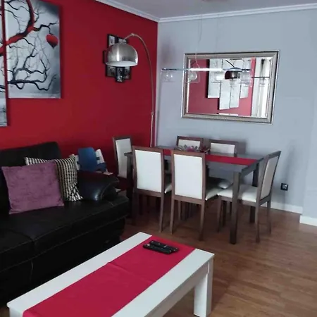 Habitacion En Apartamento Compartido , En Espectacular Bajo 3 Habitaciones Dos Banos * Soria