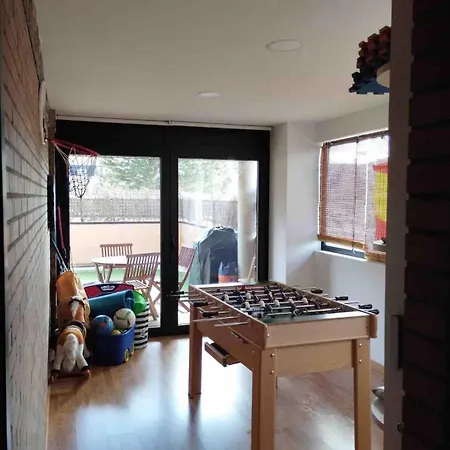 Habitacion En Apartamento Compartido , En Espectacular Bajo 3 Habitaciones Dos Banos * Soria